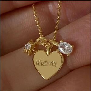 18K Gold Mom Heart Diamond Pendant Necklace Mother’s Day